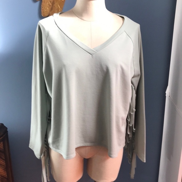 Three birds nest mint green oversized cropped V-neck fringe on sleeves top - Picture 1 of 12
